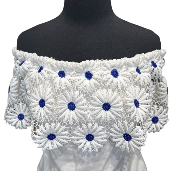 Boston Proper White Daisy Crochet Off-Shoulder Boho Top Size M - Picture 2 of 7